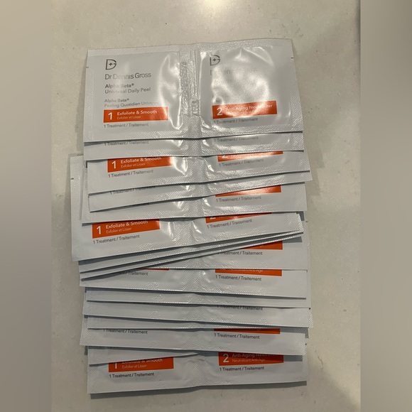Dr. Dennis Gross Alpha Beta Universal Daily Peel (set of 17 available) - Picture 3 of 6